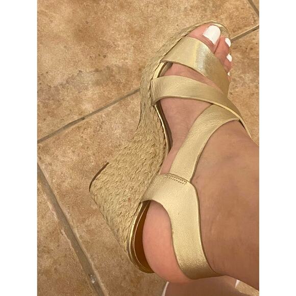 MICHAEL KORS Metallic Gold Leather Ankle Strap Espadrille Wedge Sandal 9.5M - Picture 3 of 12
